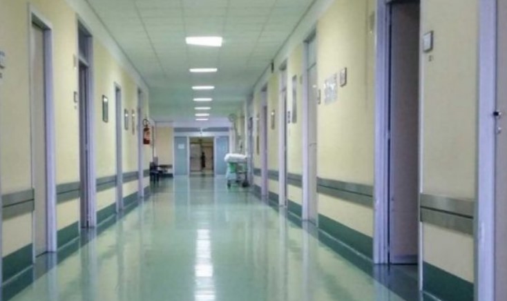 Një mjek është sulmuar nga dy persona në Spitalin e Prizrenit