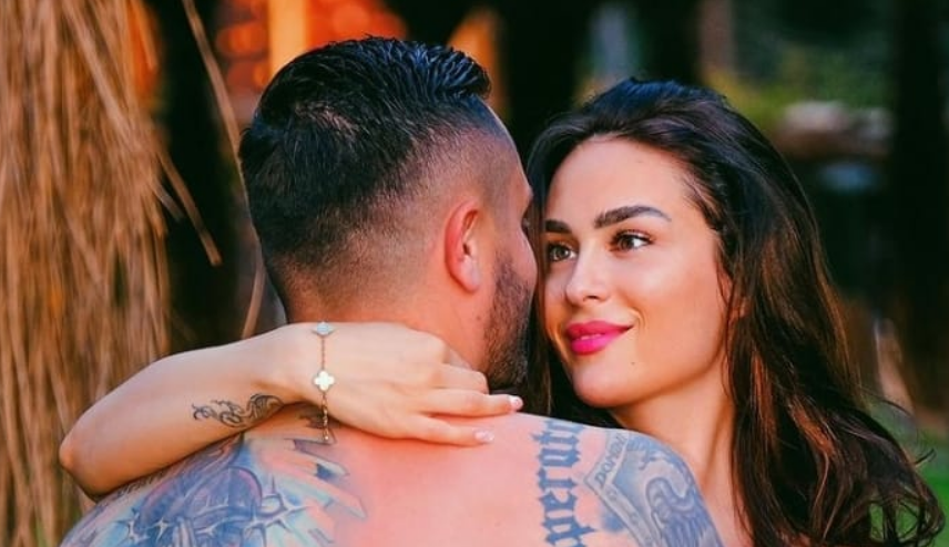 E papritur – ish-konkurrenti i “Për’puthen” zbulon detaje nga divorci i Besit me Xhensilën