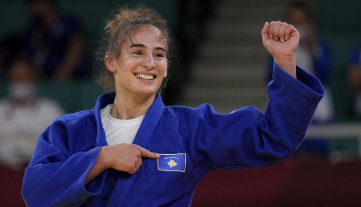 Nora Gjakova stoliset me medalje të argjendtë në Grand Slamin e Kazakistanit