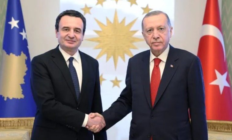 Presidenti i Turqisë bisedon me Kurtin e Vuçiqin: Turqia e gatshme të kontribuojë në dialog