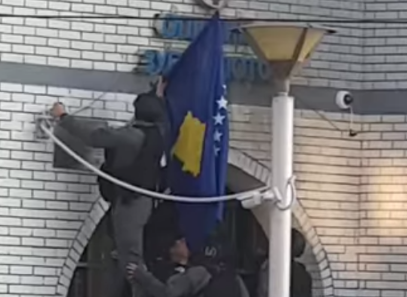 E vërteta e flamurit të Kosovës në komunën e Zubin Potokut, çfarë ndodhi me të?