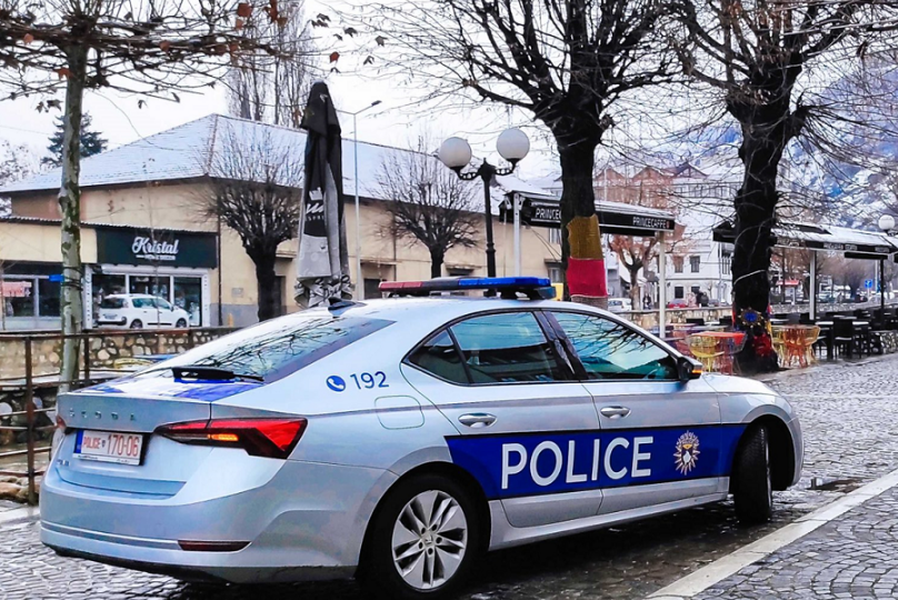 Një grua nga Mitrovica e rrahu e keqtrajtoi fëmijën e saj