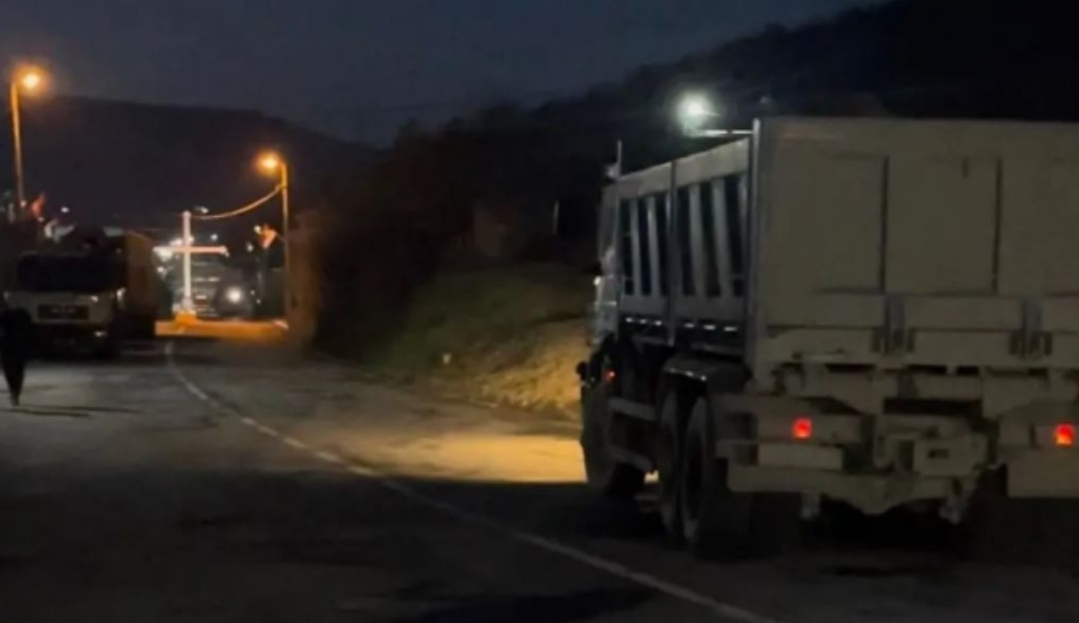 Serbët bllokojnë kufirin në Jarinje dhe Merdare: MPJD del me detaje