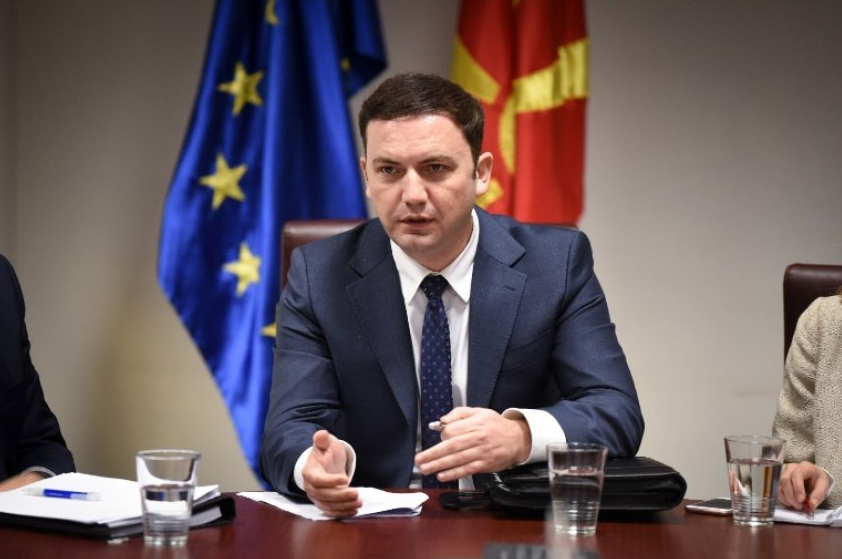 Kryediplomati i Maqedonisë me telefonata ndaj Gërvallës dhe Daçiqit: Të qetësohet situata në veri