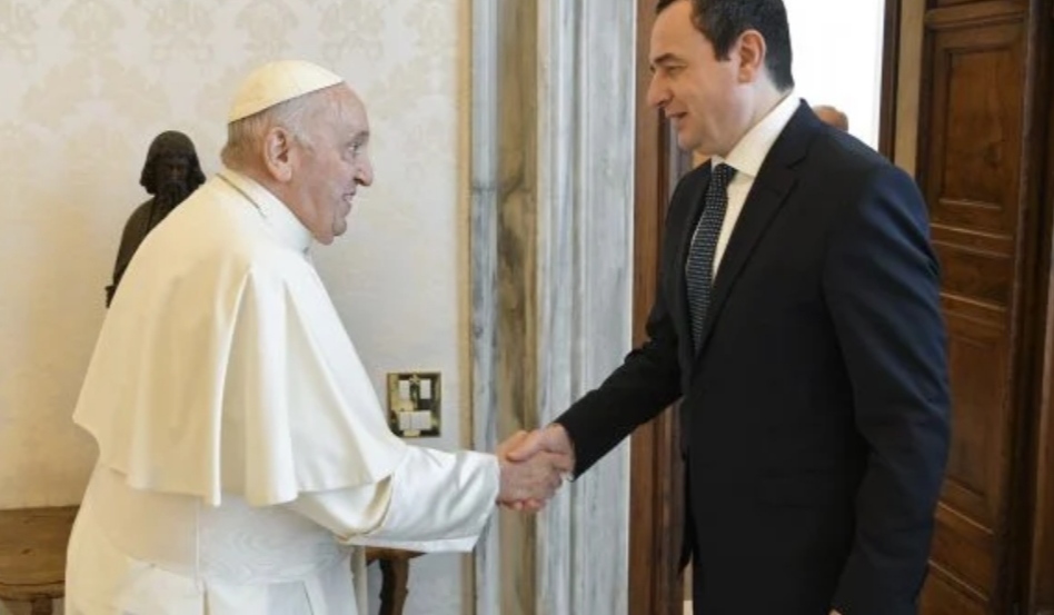 Kurti e fton Papën në Kosovë dhe i flet për Nënë Terezën, ZKM jep detaje