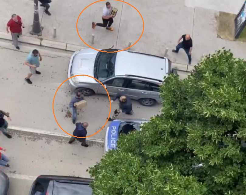 Momenti kur sulmohet policia e Kosovës pas arrestimit të një serbi në veri