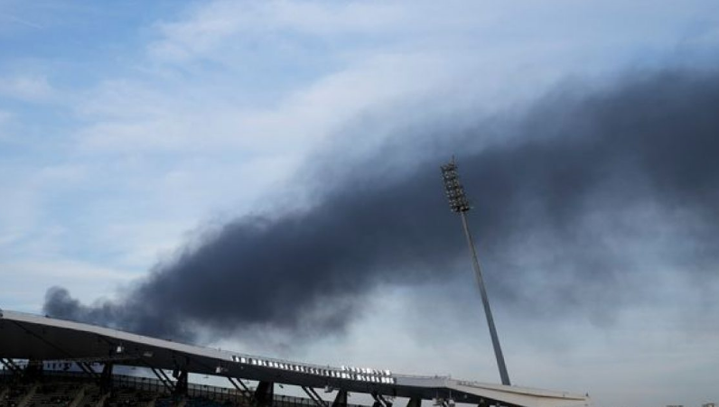 Një tym i dendur përfshinë stadiumin ku do luhet finalja e Ligës së Kampionëve mes Man Cityt dhe Interit