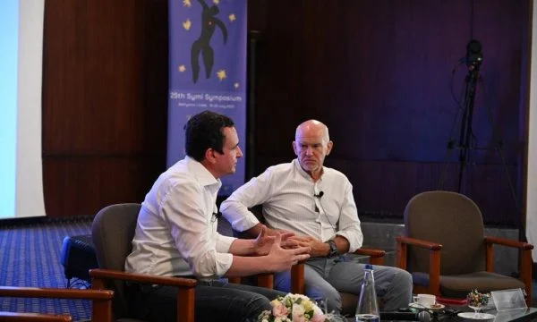 kurti-nga-greqia-flet-per-raportet-me-serbine,-tregon-qe-edhe-lajcaku-ndodhet-atje