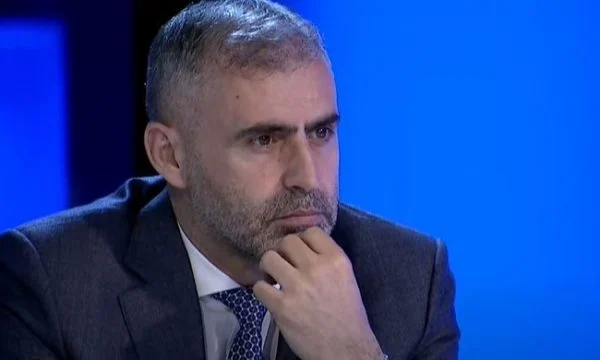 “pushteti-ma-rrethoi-shtepine-pas-24-oreve”,-besnik-berisha:-dhashe-nje-lajm-ekzkluziv-ne-televizion,-m’u-hakmoren