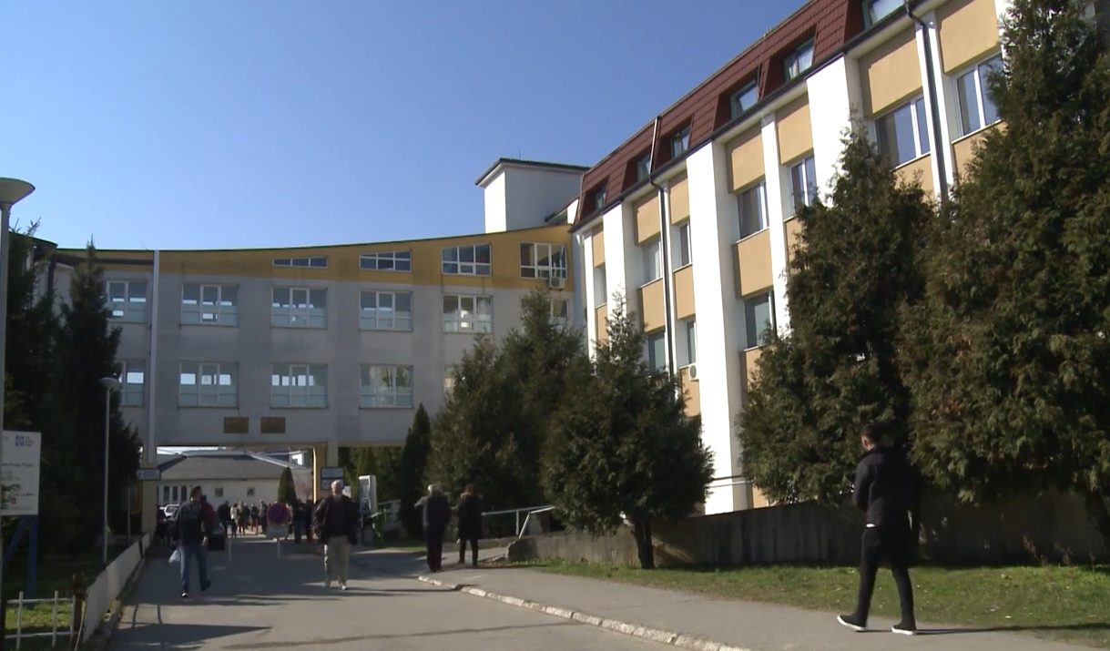 sulmi-fizik-ndaj-ekipit-te-“nacionales”/-reagon-spitali:-incident-i-provokuar-nga-gazetaret,-sigurimi-po-e-kryente-detyren-e-tij