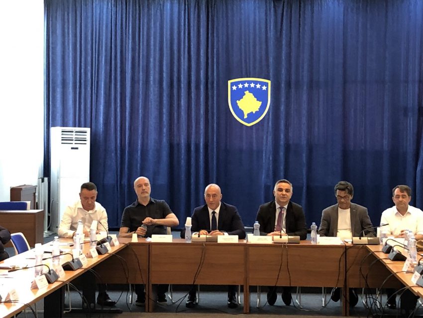aak-ja-mbledh-perfaqesues-te-medieve-e-shoqerise-civile,-diskutojne-rreth-situates-politike