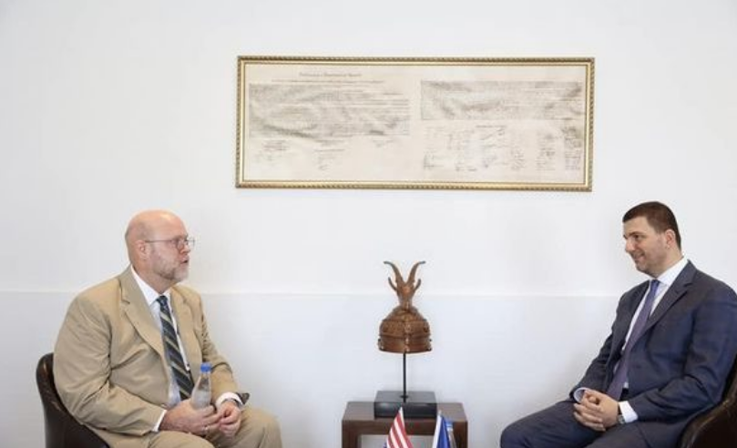 krasniqi-takon-hovenier:-kjo-qeveri-e-ka-humbur-rrugen-e-duhur,-zgjedhjet-e-parakoheshme-jane-alternativa-e-vetme