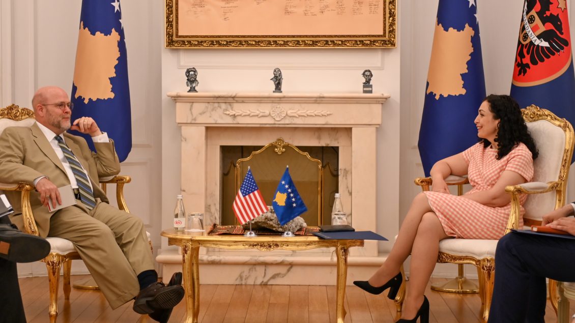 osmani-pret-ne-takim-ambasadorin-amerikan-flasin-per-shtensionimin-e-situates-ne-veri