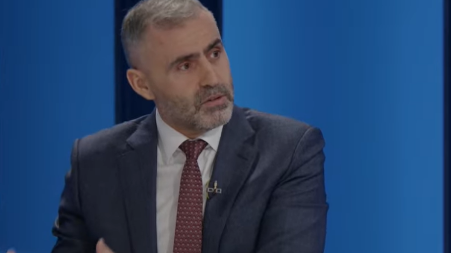 avokati-berisha-kerkon-kthimin-e-telefonit,-fton-prokurorine-ta-ekzaminoje-ne-prani-te-mediave