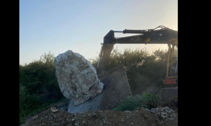 Tërmkolli: Heqja e gurit të vetëflijimit të Nanës Pashkë është e rëndë sa vetë pesha e tij