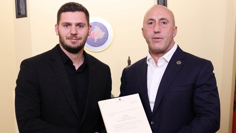 zedhenesi-i-aak-se-per-kurtin:-po-promovon-autostraden-e-nisur-nga-haradinaj