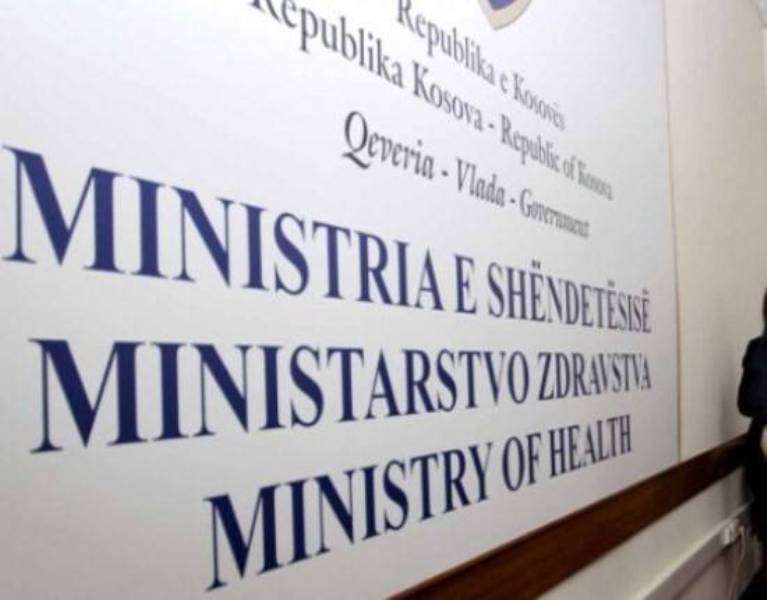 Ministria e Shëndetësisë refuzon t’i nënshkruajë dy kontrata