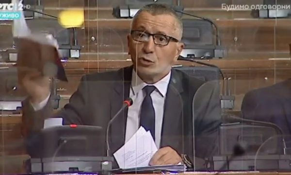 avancimi-i-te-drejtave-te-pakicave,-kamberi-dergon-propozim-me-tete-pika-ne-kuvendin-e-serbise