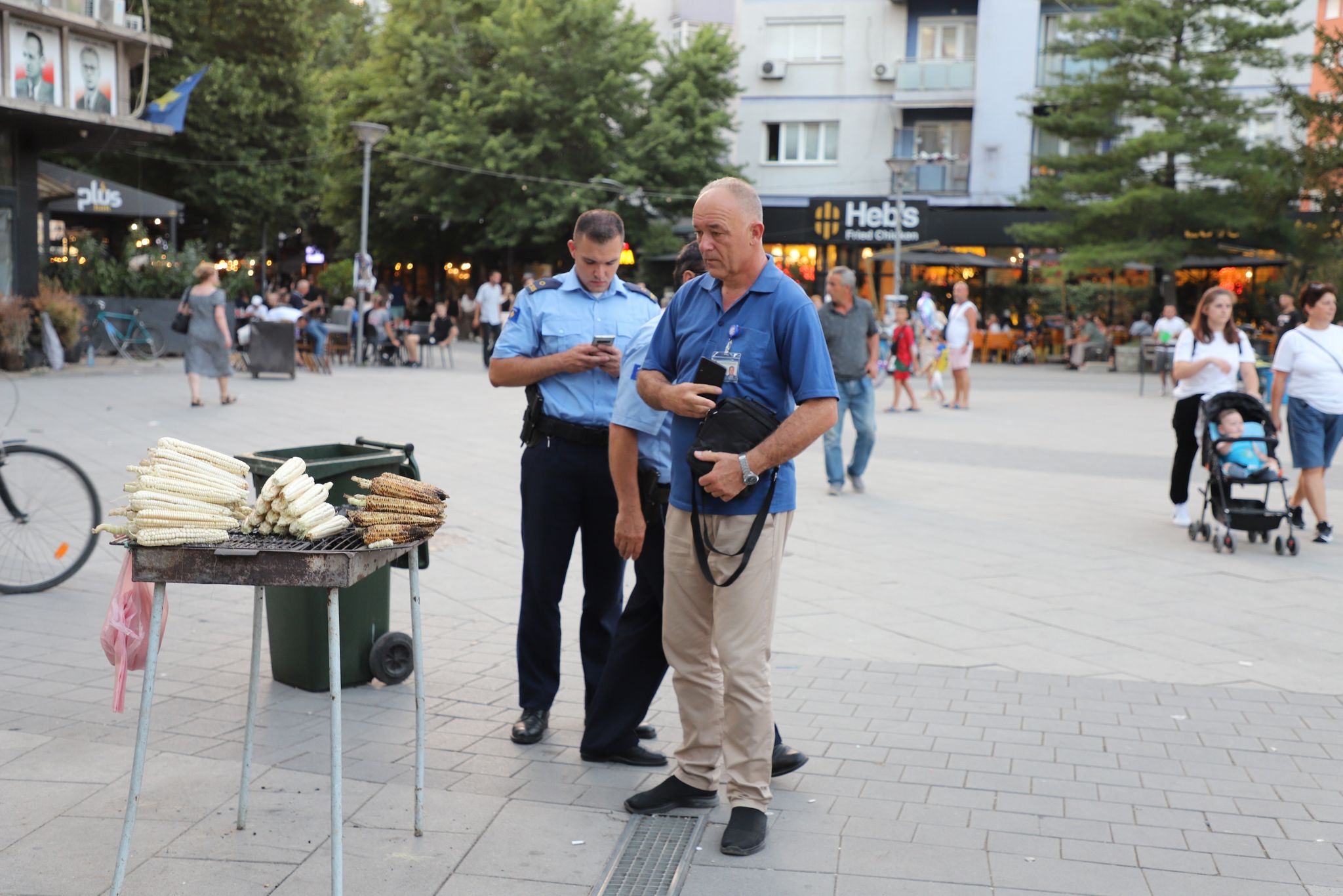 Mitrovicë: Inspekcioni në aksion kundër shitësve ilegal në sheshin e qytetit