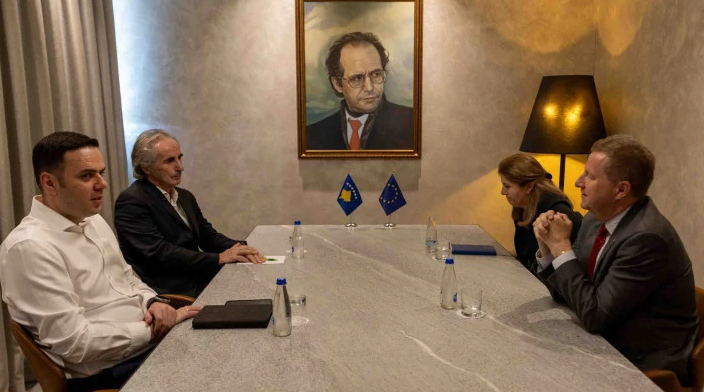 shefi-i-be-se-takon-abdixhikun,-diskutojne-per-perleshjen-ne-kuvend-dhe-situaten-ne-veri
