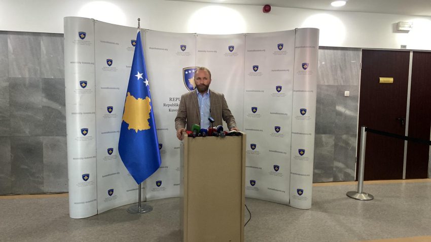 tahiri:-ne-seance-marrim-pjese-vetem-kur-te-shperbehet-kuvendi