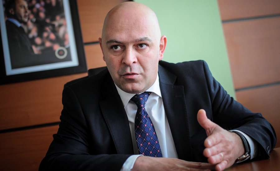 gjini:-prej-kujt-po-e-mbron-kurti-veriun?
