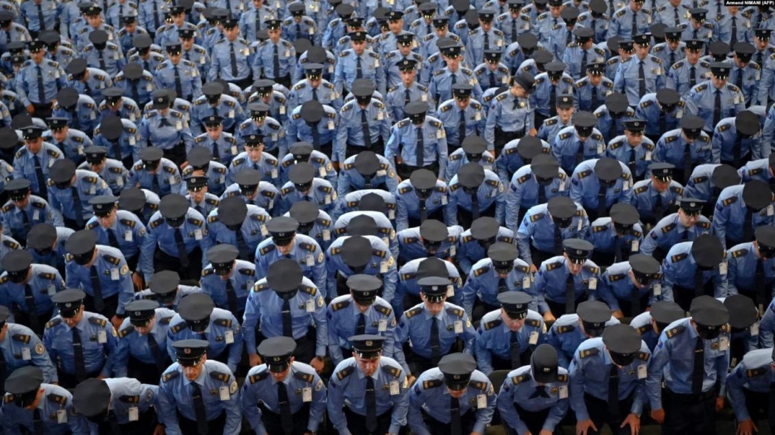 “Të vetëdijshëm për rrezikun”: Policët e rinj serbë nisin punën në veri të Kosovës