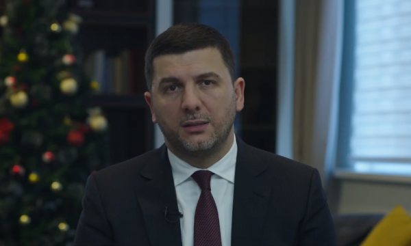krasniqi:-qeveria-nxiti-dhune-ne-kuvend-per-ta-larguar-vemendjen-nga-audio-incizimet