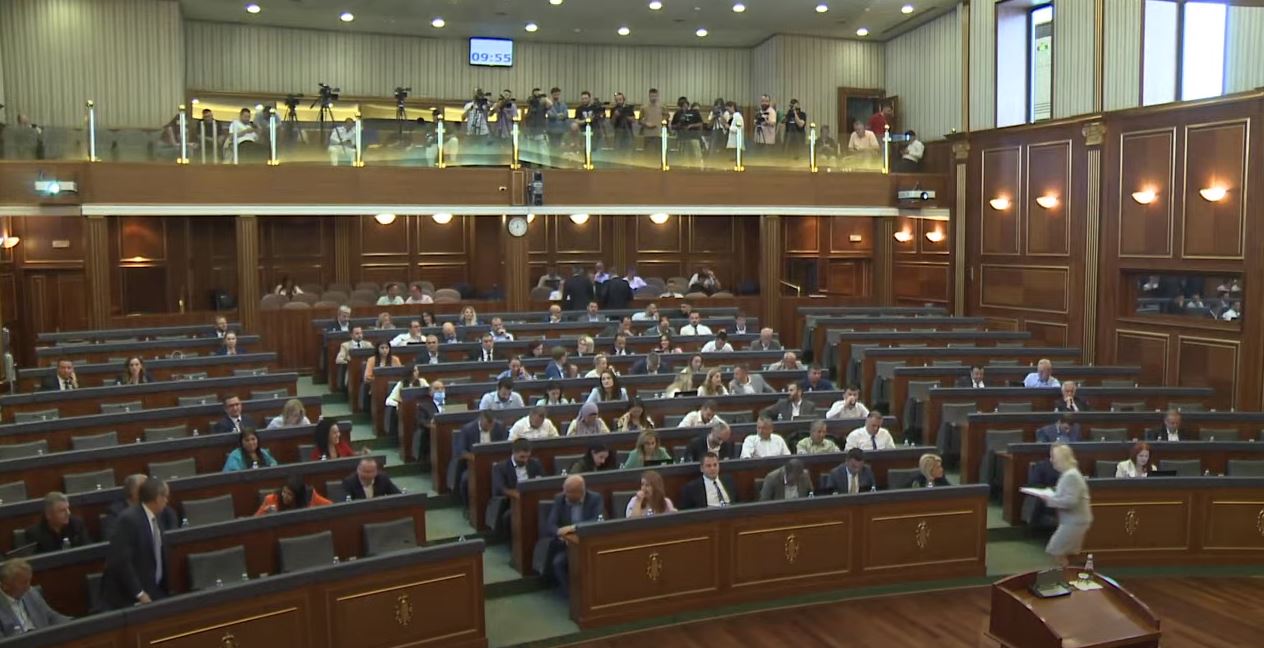 nis-me-mbi-30-minuta-vonese-seanca-e-sotme-e-kuvendit-te-kosoves