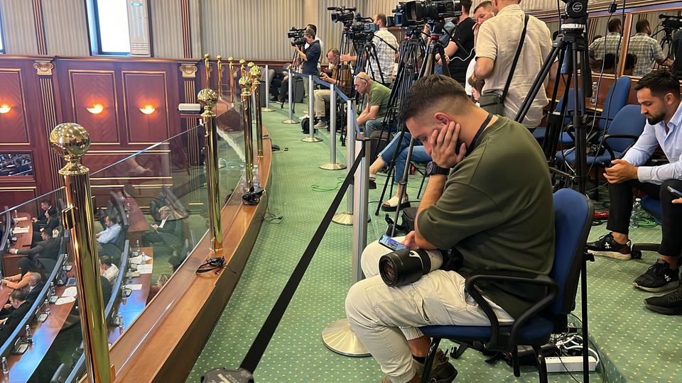 agk-ja-kundershton-kufizimin-e-hapesires-se-punes-per-mediet-ne-kuvend