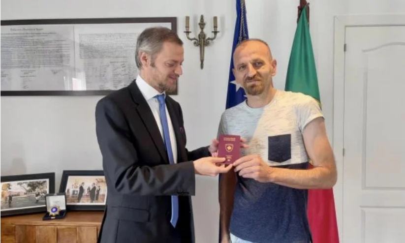 ambasada-ne-portugali-leshon-pasaporten-e-pare,-e-merr-nje-kosovar-qe-jeton-ne-spanje