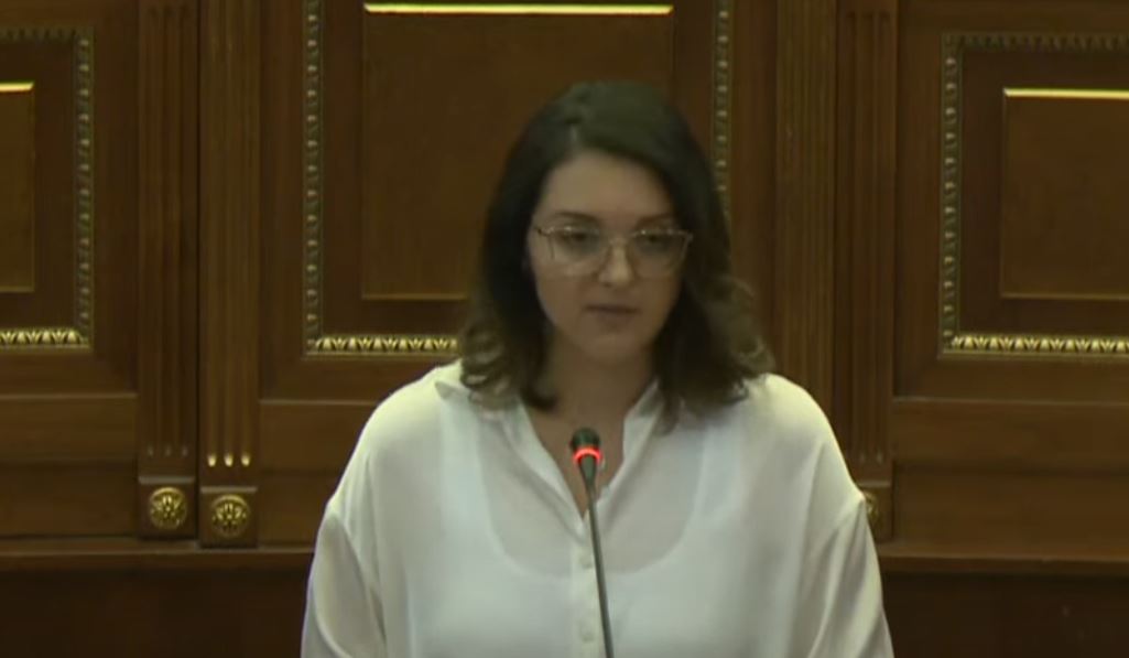 deputetja-e-vv-se:-une-do-te-votoje-pro-projektligjit-per-martesat-ndermjet-gjinive-te-njejta