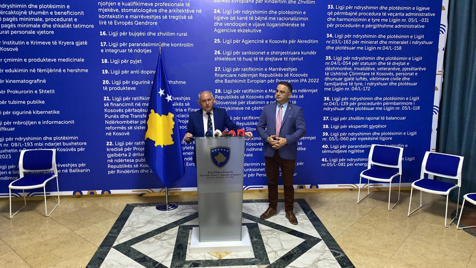 dreshaj-me-kritika-per-qeverine:-o-zot-vetedijesoj-kosovaret-kunder-mendesise-totalitare