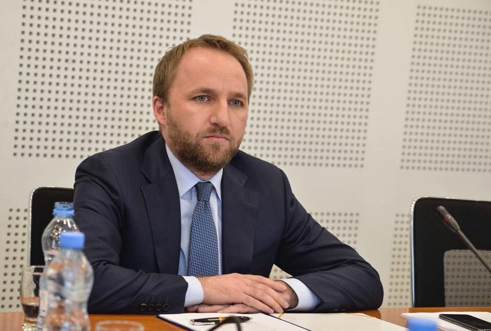 tahiri:-qeveria-kurti-paradite-vjedh-rezerven-shteterore,-pasdite-mbyll-media-te-lira