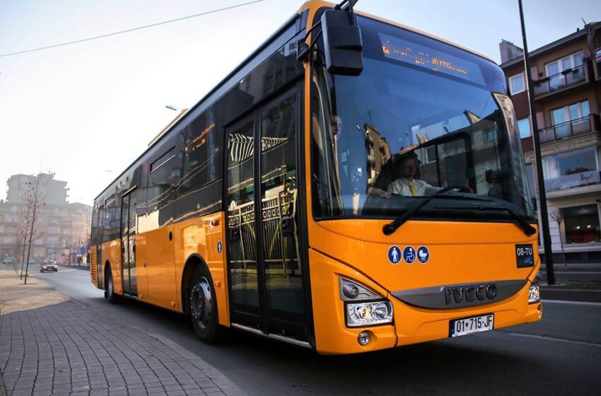 Zogaj: Autobusët dhe parkingjet, zgjidhje për lirimin e trafikut në Prishtinë