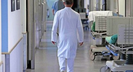 Sulmohet infermieri i Spitalit të Pejës, reagon Oda e Infermierëve