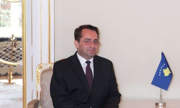 peci:-izolimi-nderkombetar-i-kosoves-i-konvenon-partise-ne-pushtet
