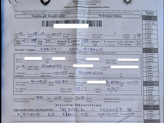 hyri-ne-tejkalim-te-kolones,-shoferi-i-autobusit-ne-prizren-gjobitet-me-150-euro-dhe-i-merret-leja