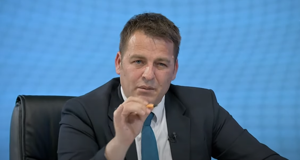 muja-per-zyrtarin-hajrullahu:-nga-asamblist-i-nismes,-ne-certifikues-ne-mint-ne-kohen-e-pan-it