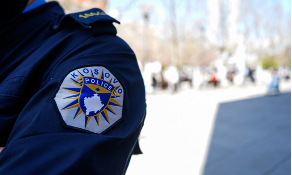 Policia në Gjakovë arreston e më pas liron katër të dyshuar, gjuajtën me armë në një aheng