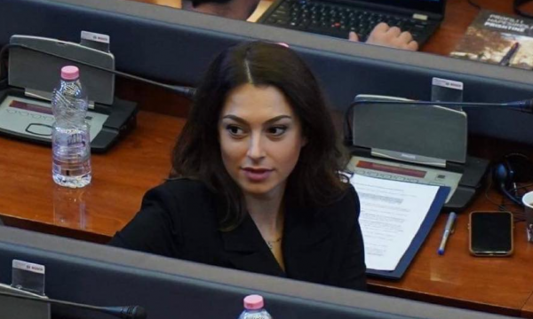 reagon-kica-xhelili-pasi-edhe-nje-ligj-u-shpall-antikushtetues:-pushteti-tentoi-t’i-kontrabandoje-ndryshimet