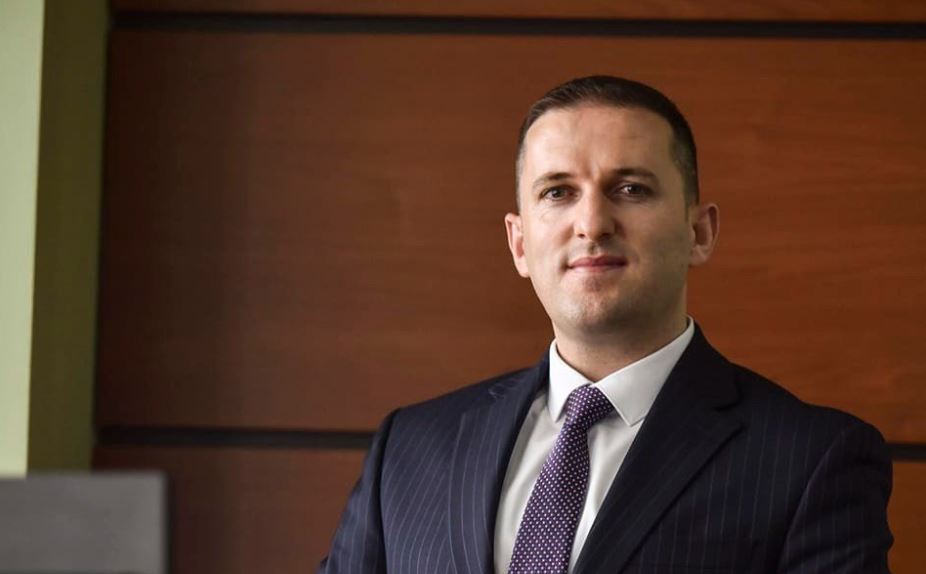 fetahu:-rane-perpjekjet-e-pushtetit-per-te-vene-kontroll-mbi-administraten-e-shtetit