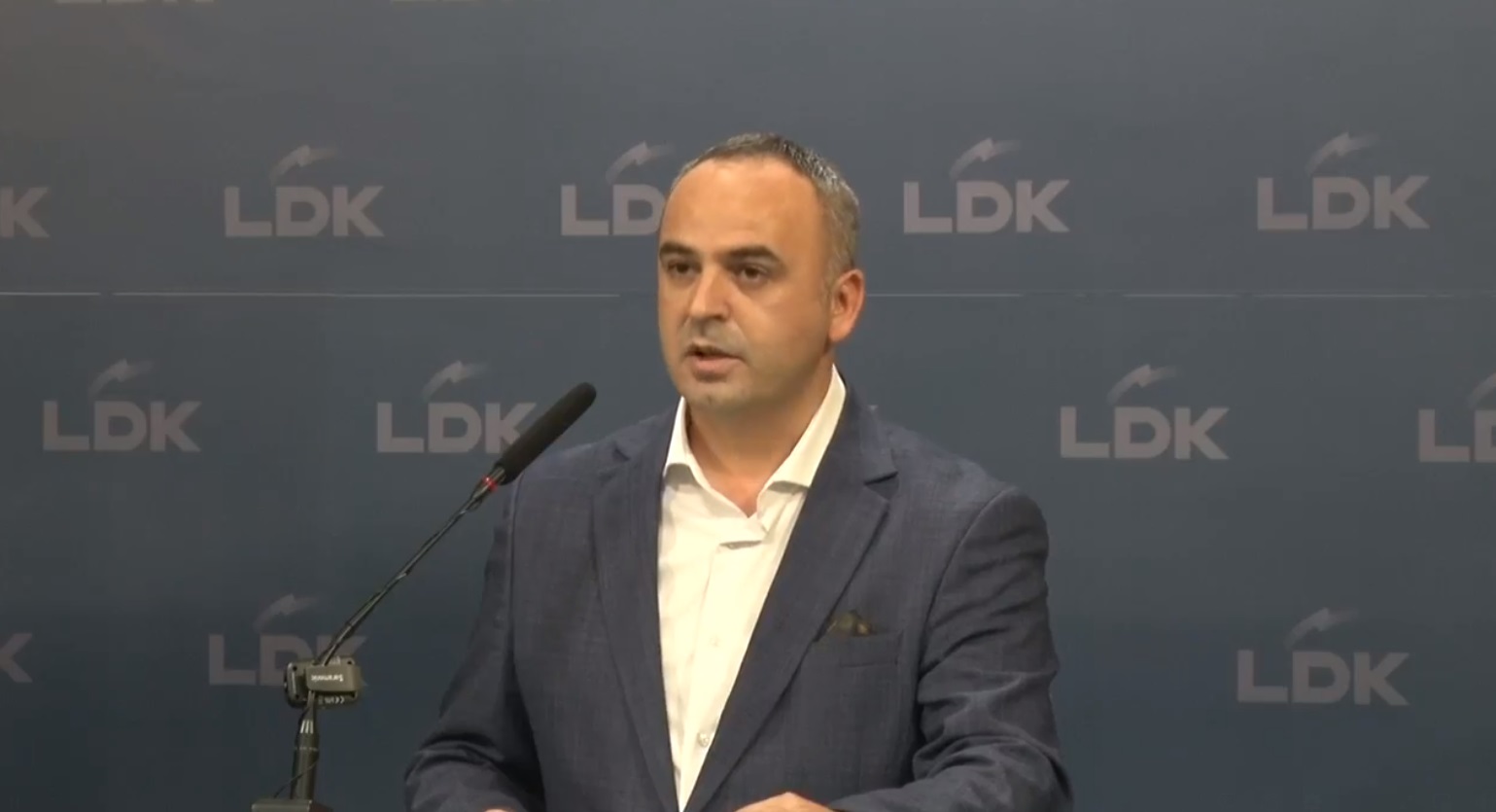 ldk-ja-fton-zyrtaret-e-sherbimit-civil-te-jene-ne-sherbim-te-shtetit