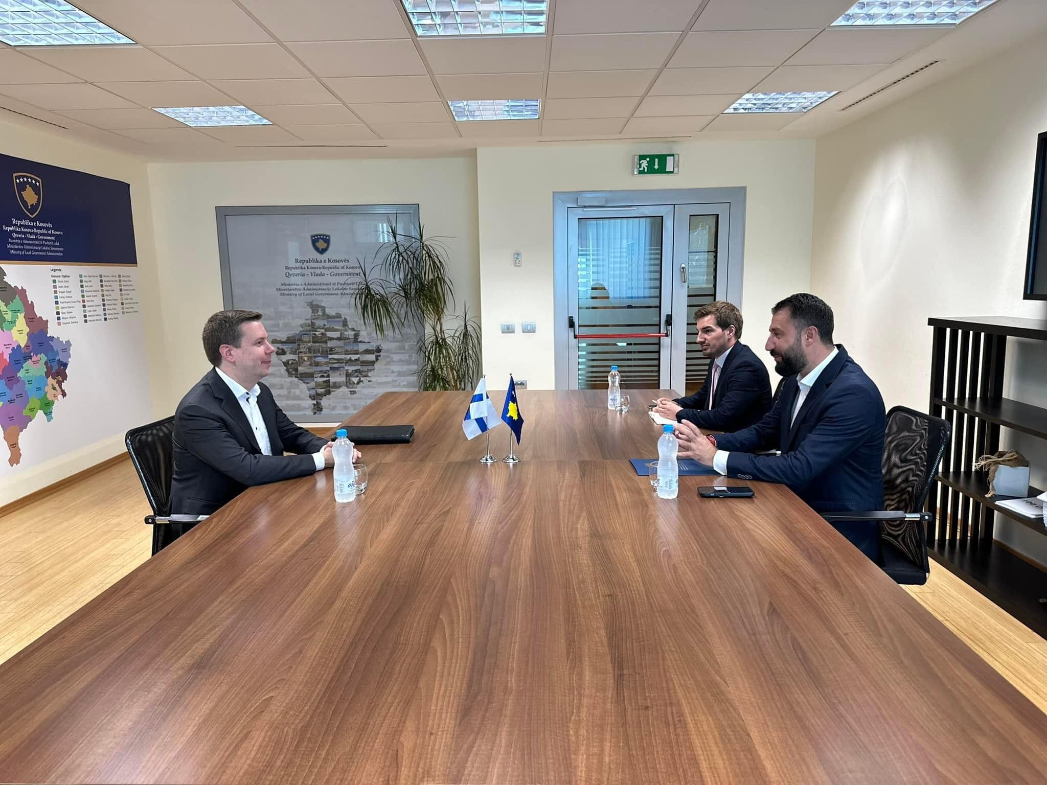 ministri-krasniqi-priti-ne-takim-ambasadorin-e-finlandes-ne-republiken-e-kosoves,-matti-nissen