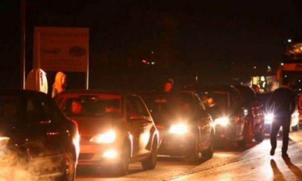 kolonat-e-gjata-ne-magjistralen-prishtine-mitrovice,-policia-del-me-njoftim