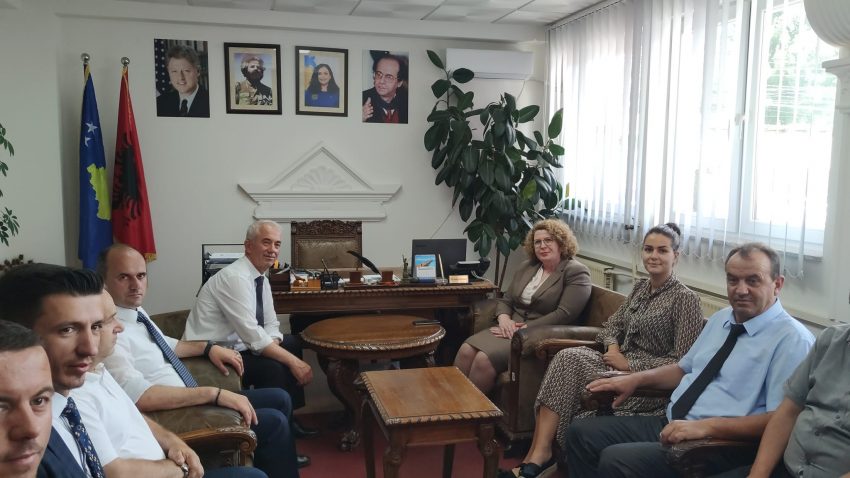 hajdari-takohet-me-kryetarin-e-dragashit,-diskutojne-per-projektet-ne-zhvillimin-ekonomik-e-ne-vecanti-per-turizmin