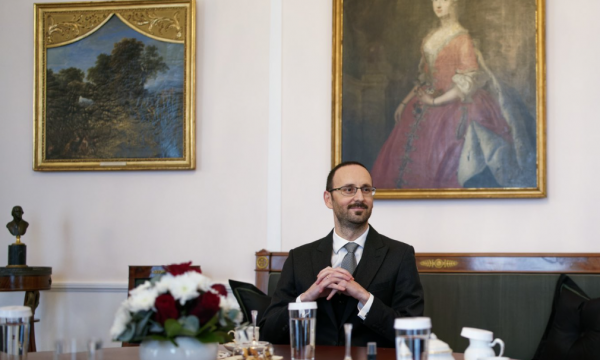 Ambasadori Faruk Ajeti i gëzohet letrës ku kërkohet qasje më e ashpër ndaj Vuçiqit