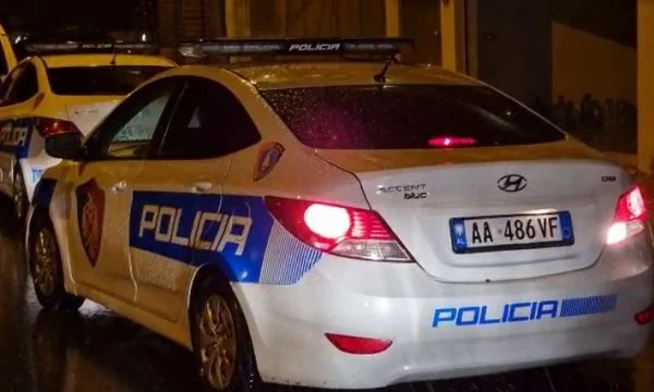 37-vjecari-nga-kosova-tentoi-t’i-shtype-me-makine-2-punonjesit-e-karburantit,-zbardhet-sherri-ne-lezhe
