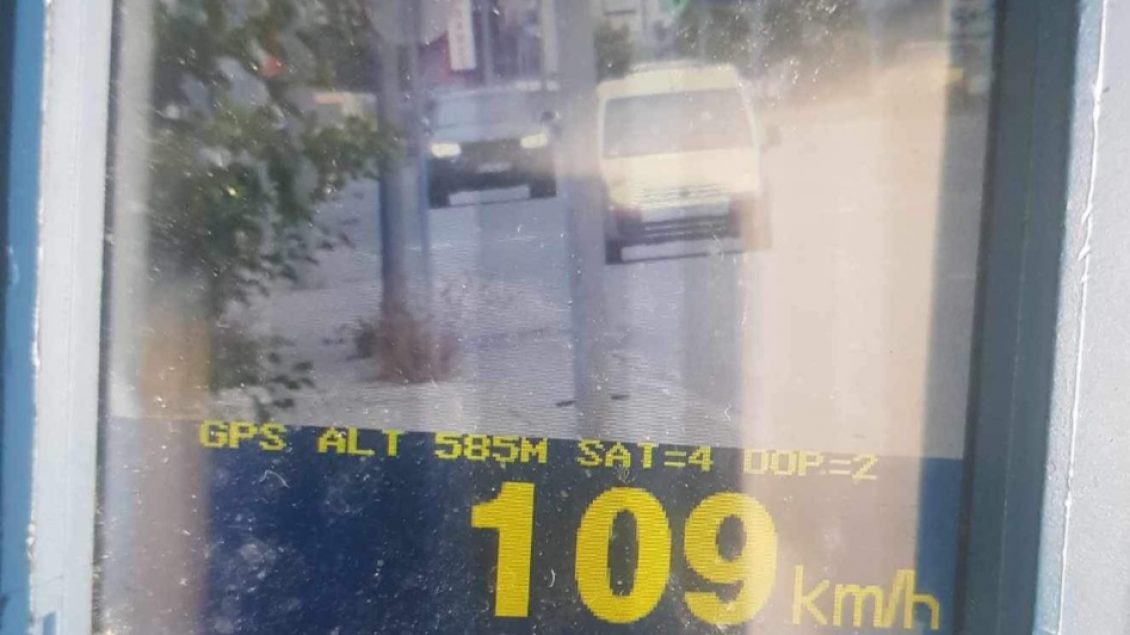 voziti-veturen-ne-shpejtesi-109-km/h-ferizajasit-i-merret-patente-shoferi-dhe-denohet-me-500-euro