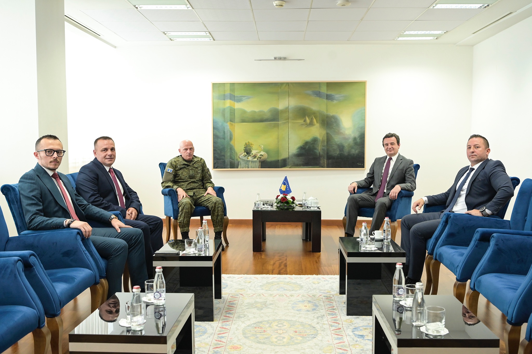 kurti-flet-per-doreheqjen-e-mehajt,-emeron-ministrin-e-ri-te-mbrojtjes